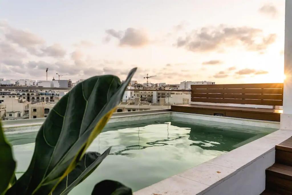 Apartmán Luxurious & Stylish Penthouse With Private Pool Msida Exteriér fotografie